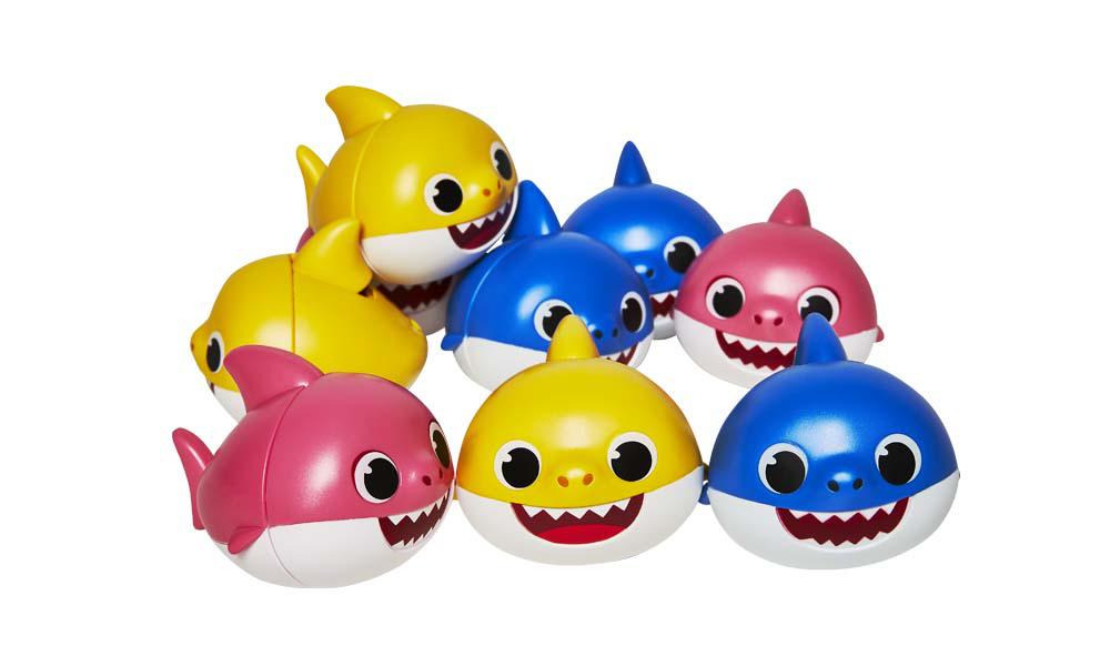 Baby Shark Peluches Musicales y Bailón Bandai 